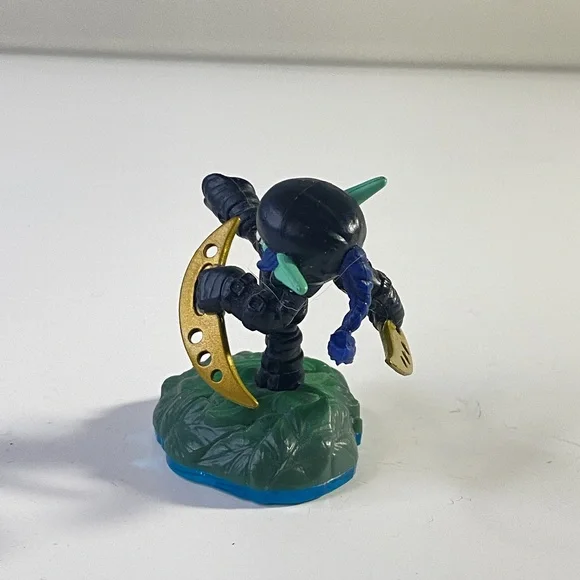 Activision Skylanders Figure With Green Textured Base And Twin Blades - Picture 3 of 10